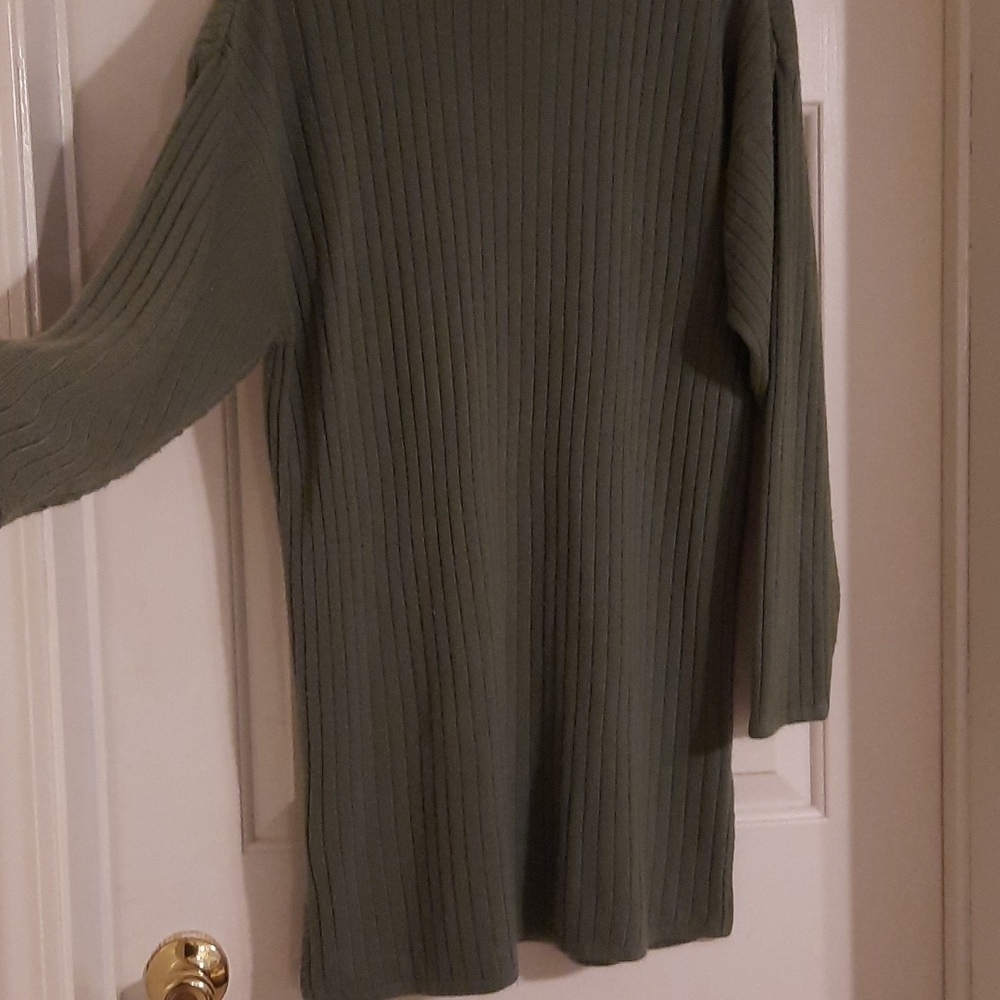 Express green soft oversized sweater sz small  Verticle texture